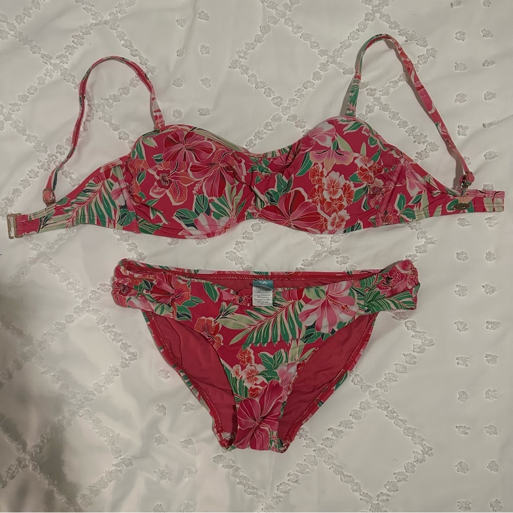 Sunsets Honolulu bikini, top is 32DD and bottoms are size small